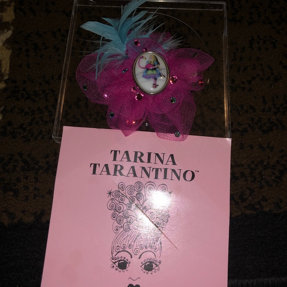 Tarina Tarantino Alice in Wonderland hair clip